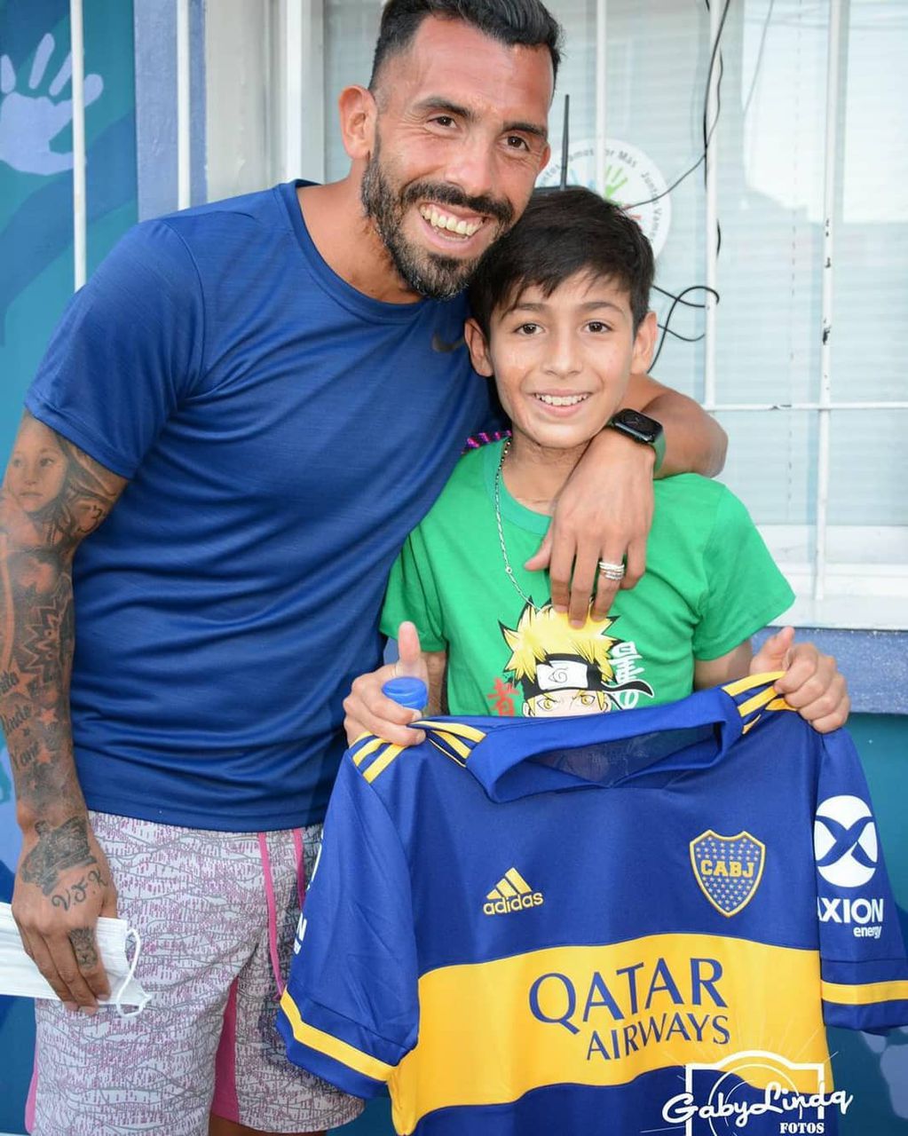 El pequeño compartió una foto con el futbolista. (Foto: Instagram).