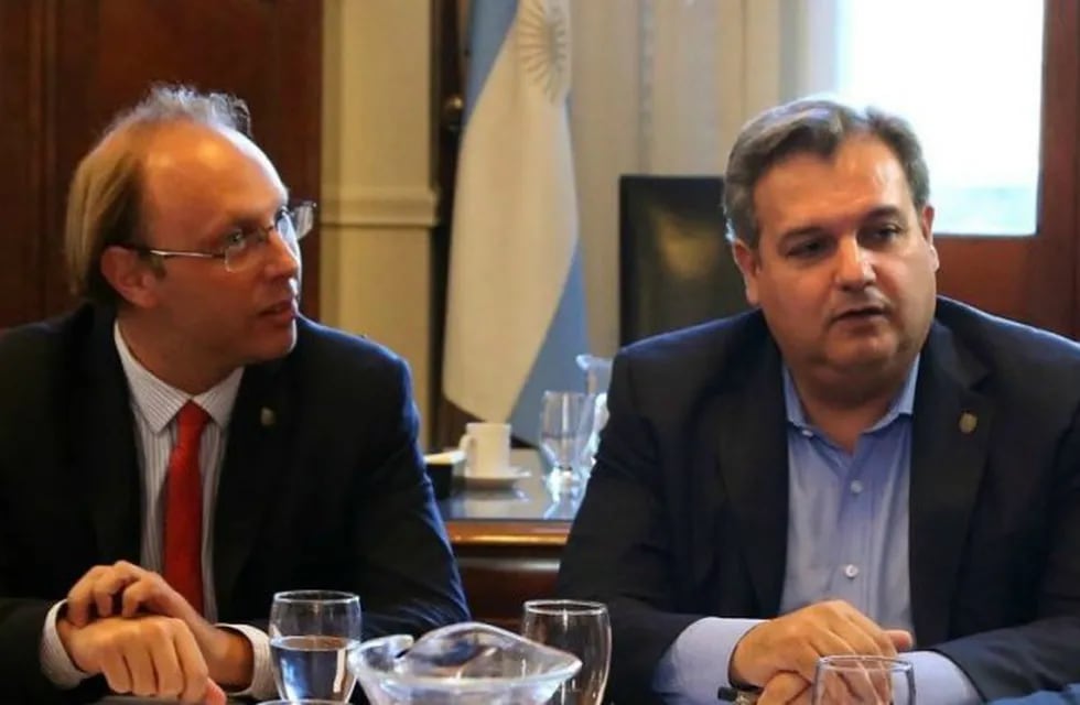 Los ministros de Hacienda y Gobierno, Gonzalo Saglione y Pablo Farías.