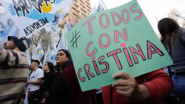 Manifestación de apoyo a Cristina Kirchner en Mendoza