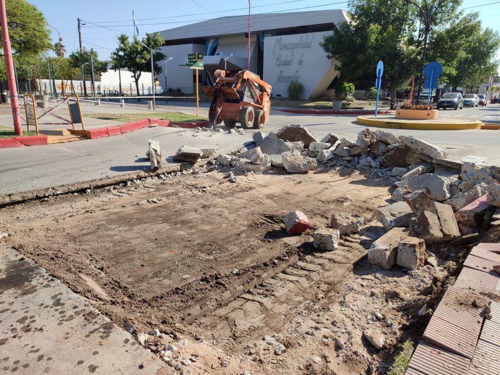 Reparación carpeta asfaltica que cedió por el calor en Arroyito