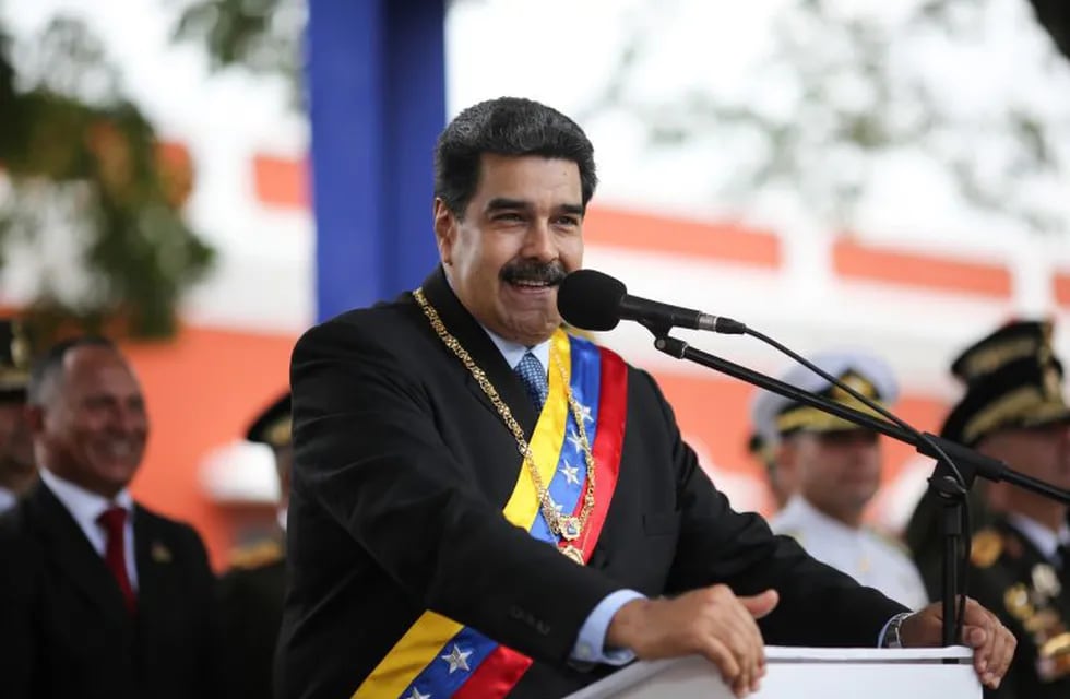 15/02/2019 HANDOUT - 15 February 2019, Venezuela, Bolivar Stadt: Venezuela's President Nicolas Maduro speaks to his supportes during an event. Photo: Marcelo Garcia/Prensa Miraflores/dpa - ATTENTION: editorial use only and only if the credit mentioned above is referenced in full POLITICA INTERNACIONAL Marcelo Garcia/Prensa Miraflores / DPA