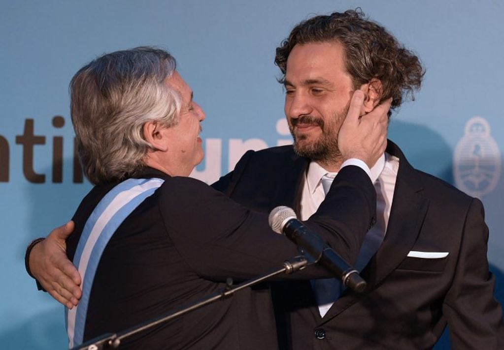 Alberto Fernández con su Jefe de Gabinete (Foto: JUAN MABROMATA / AFP)