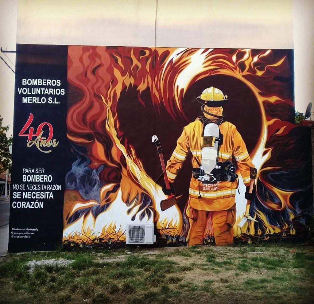El mural que realizó en conmemoración de los bomberos. La artista cordobesa radicada en Merlo agradece a los vecinos que siempre han valorado su arte desde su comienzo.
