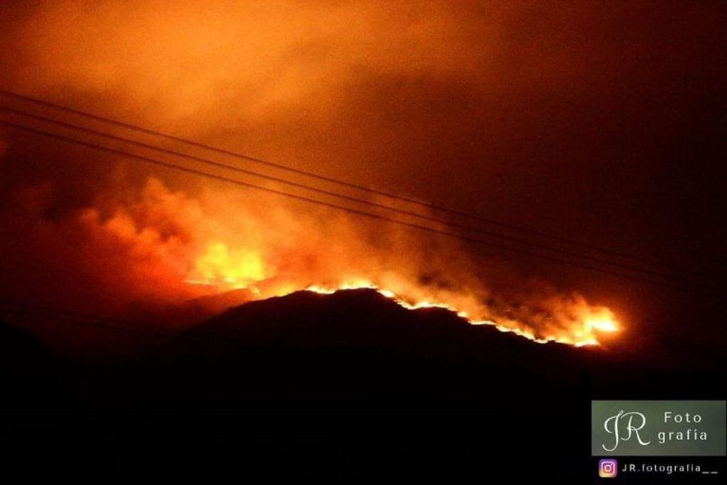 Incendio visto desde ruta en Casa Grande. (Foto: gentileza Jonatan Robledo).