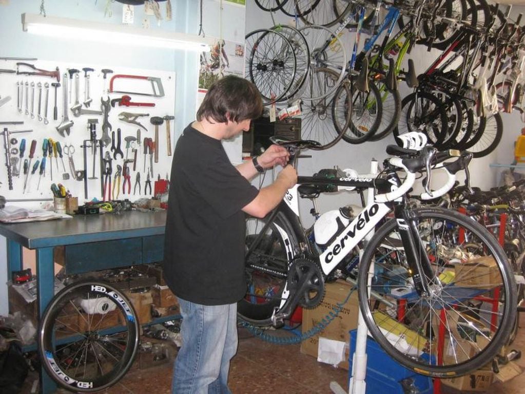 Buscan crear un programa que restaure bicicletas en desuso para donarlas (imagen ilustrativa)