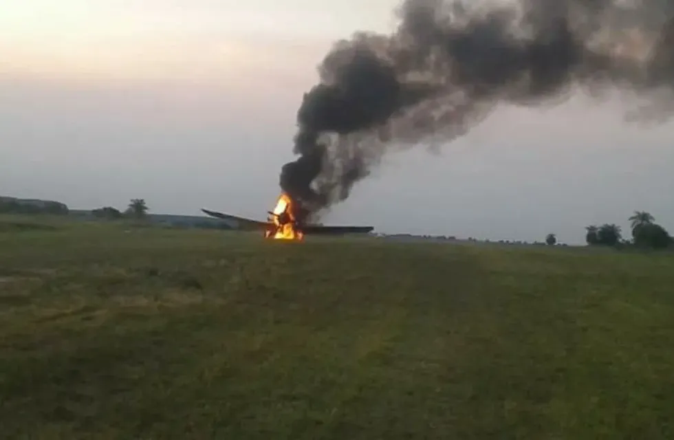 Un avión hidrante explotó en Corrientes.