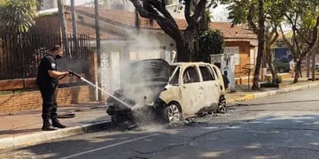 Pérez: se incendió un auto en Ruta 33 y Sarmiento