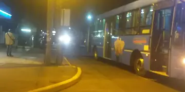 Una mujer cayó de un colectivo en movimiento en Posadas