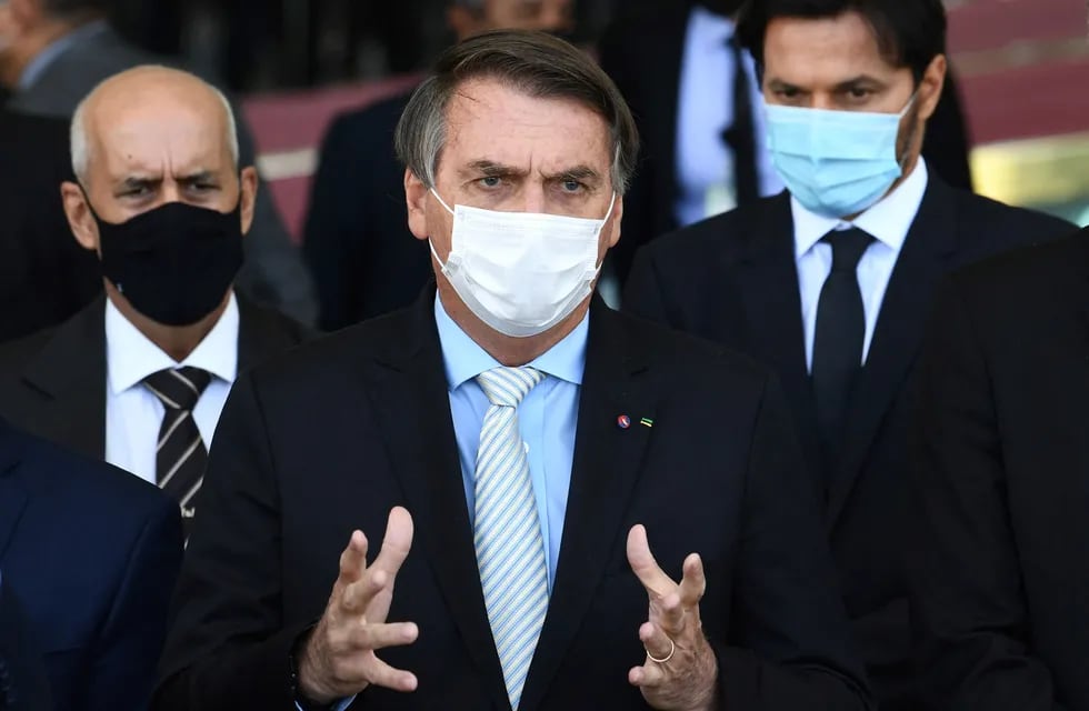 Bolsonaro creó un comité de crisis en Brasil por el covid
