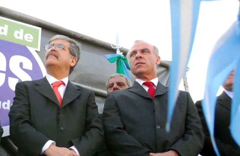 El ministro de planificacin federal, Julio De Vido y el titular de la Occovi, Claudio Uberti en el 2006.