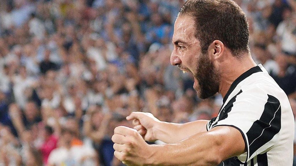 Higuaín dandole el triunfo a Juventus con su gol (Foto. AP).