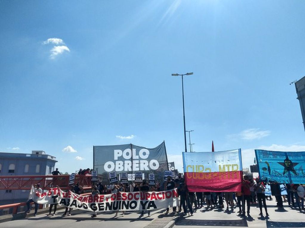 El Polo Obrero marcha con distintos reclamos al gobierno Nacional y la Provincia, en Córdoba.