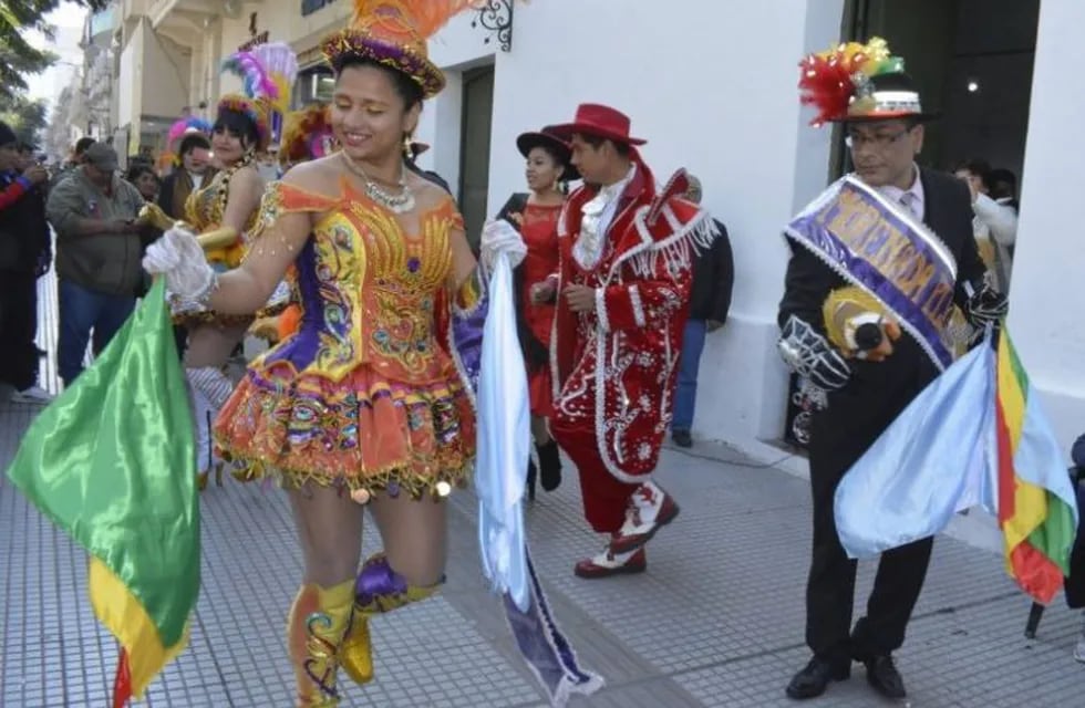 Festejos por la independencia de Bolivia. (El Nuevo Diario)