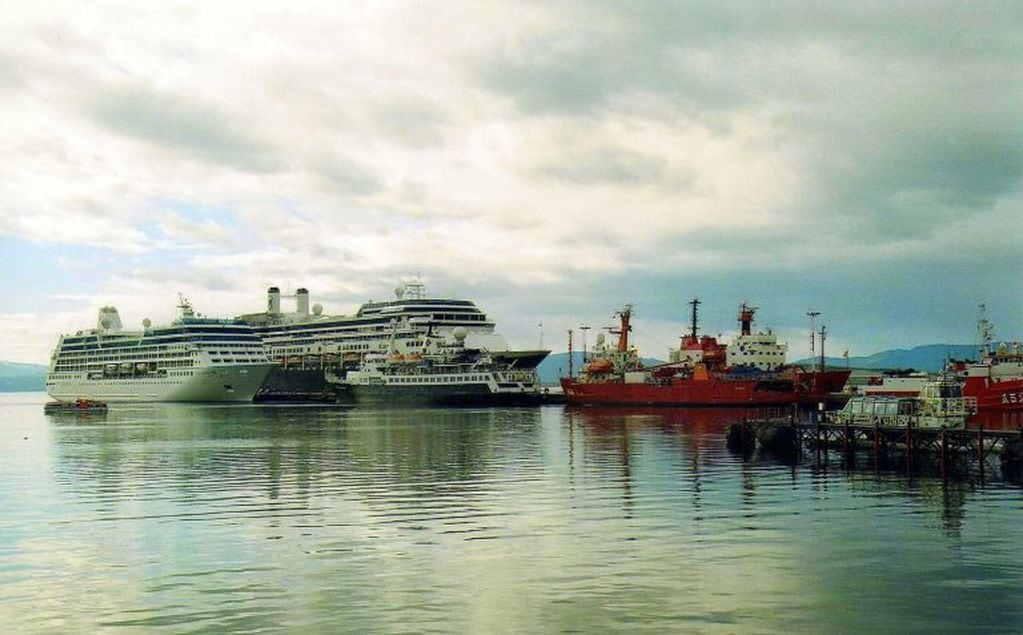 Cruceros en el muelle de Ushuaia.