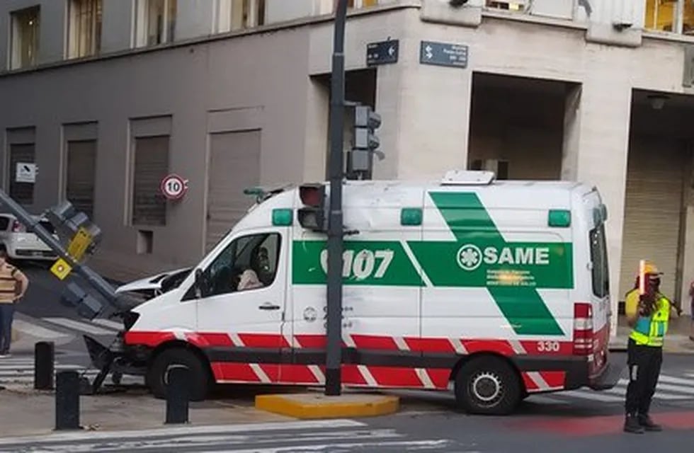 Choque de ambulancia en el centro porteño