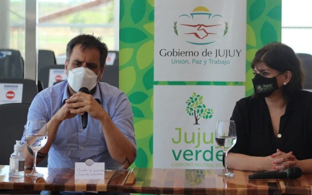 El ministro de Ambiente y Desarrollo Sostenible de la Nación, Juan Cabandié, sobrevoló junto a la ministra de Ambiente de Jujuy, María Inés Zigarán, en conferencia de prensa.