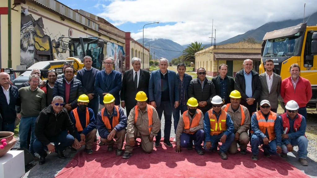El gobernador Morales y el vicegobernador Haquim encabezaron la comitiva que llegó a Volcán este jueves para dar por iniciadas las obras de recuperación de vías del Tren Turístico.