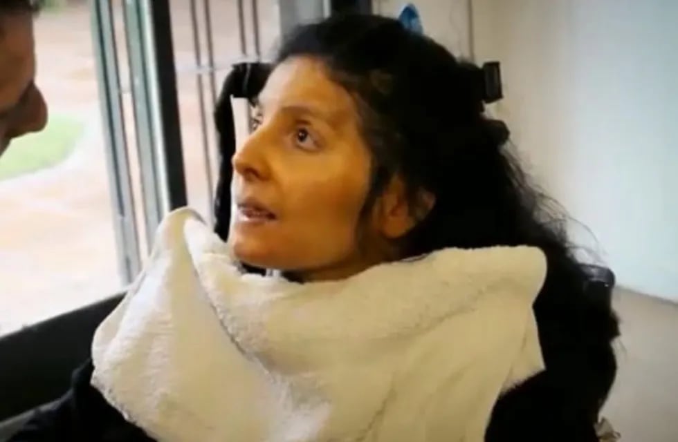 Mariana está postrada y en coma vigil. Hace 15 años fue la primera accidentada en la conexión vial Rosario-Victoria. (Captura de pantalla)