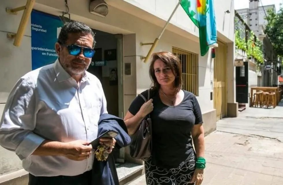 La perito forense, Emma Virginia Creimer, junto a su abogado Darío Saldaño (Foto: Demian Alday/Diario El Día)
