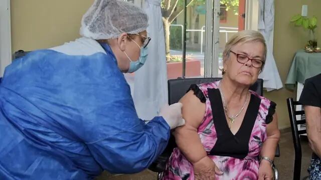 Vacunación contra el Covid-19 en el Hogar de Ancianos de Arroyito