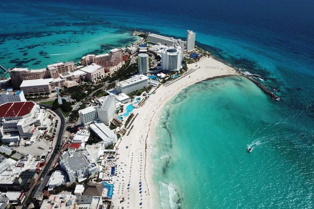 Playas del centro recreativo de Cancún, en el estado de Quintana Roo, del caribe mexicano\u002 EFE/Alonso Cupul