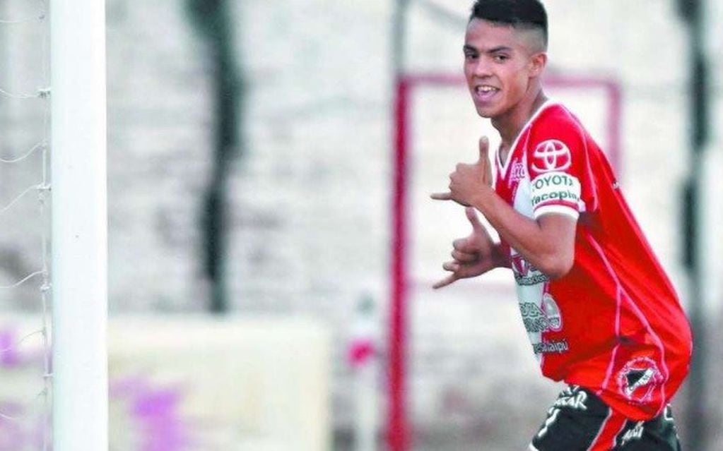 Santiago González abrió el marcador a favor de Deportivo Maipú en el inicio del partido ante Chacarita Juniors.