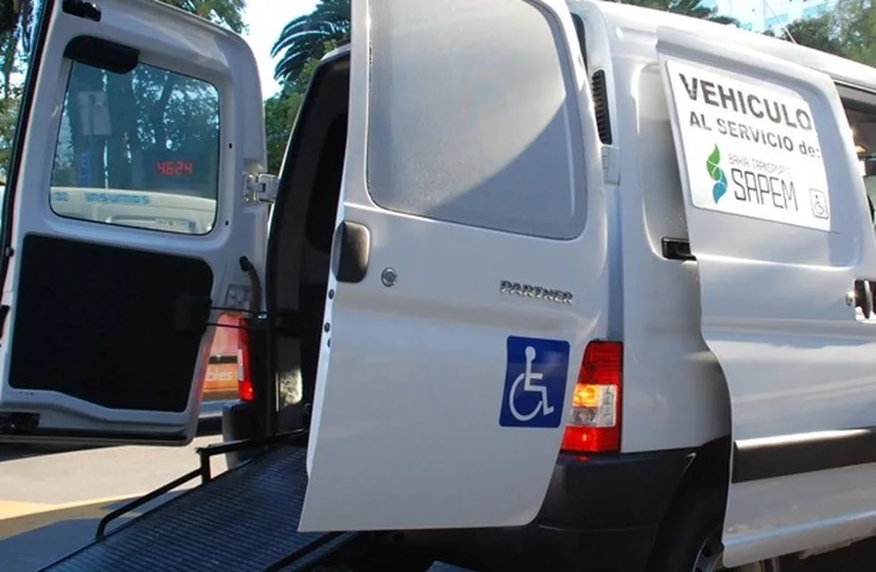 Transportistas y profesionales que trabajan con discapacitados piden por los aranceles del programa Incluir Salud. (Archivo)