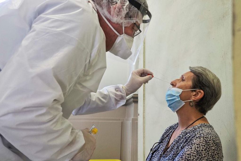 Test por coronavirus (Photo by GUILLAUME SOUVANT / AFP)