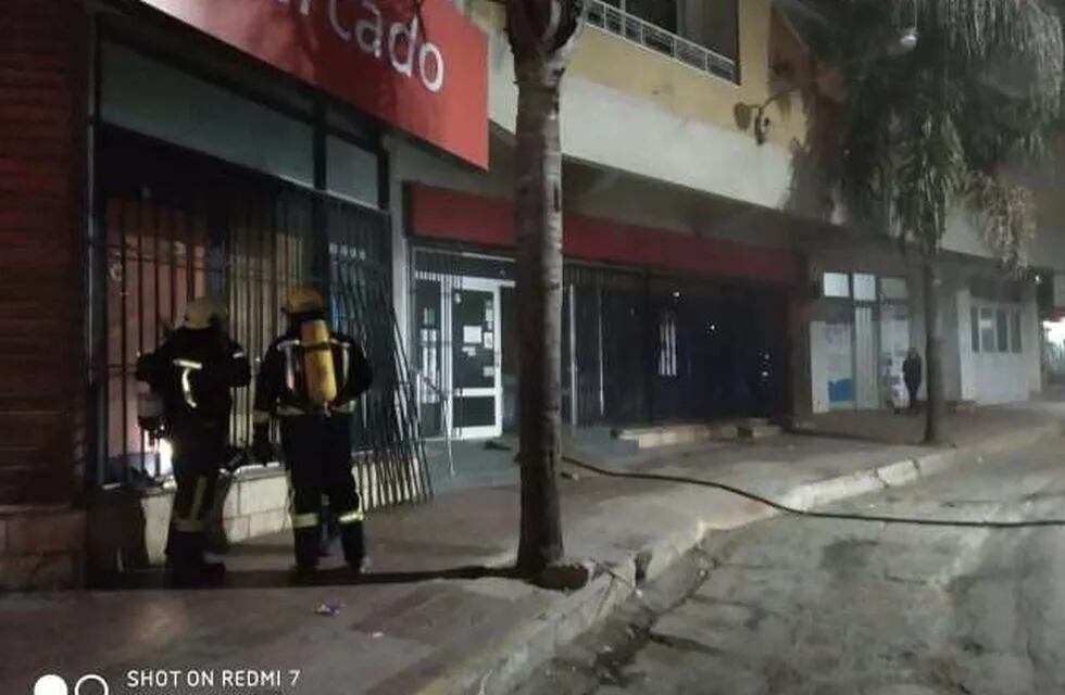 Incendio en Supermercado Valij de Río Ceballos (Foto: Diario Sierras)