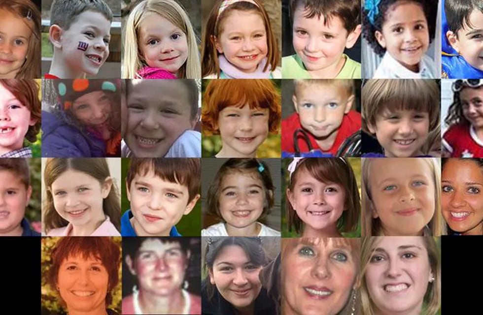 La imagen con el rostro de todas las víctimas fatales de aquella masacre de 2012. Twitter @skhunt92