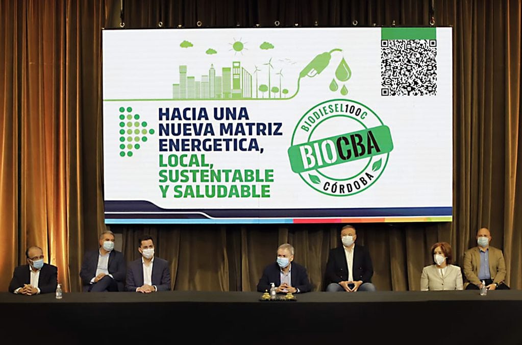 Schiaretti Presentó el Programa BioCba - B100C de Autoconsumo de Biodiesel 100 % para reemplazar combustibles contaminantes
 por biocombustibles y producir con autonomía energética. (Gobierno de Córdoba)