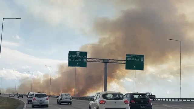 Clima en Córdoba: viento, tierra, brusco cambio de tiempo y un incendio que complica.
