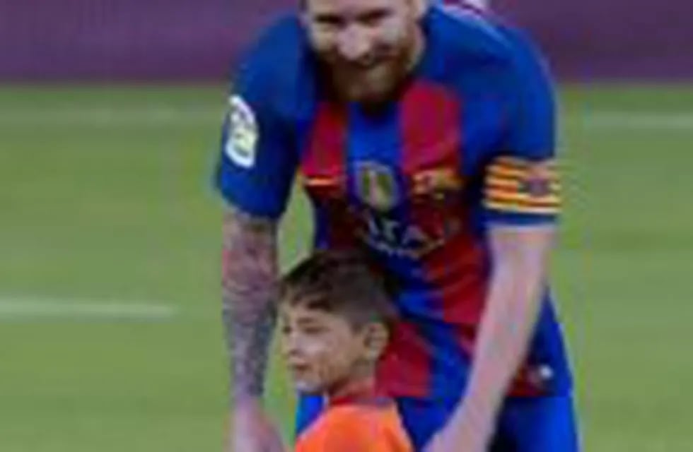El pequeu00f1o Murtaza le hizo marca personal a Lionel Messi.