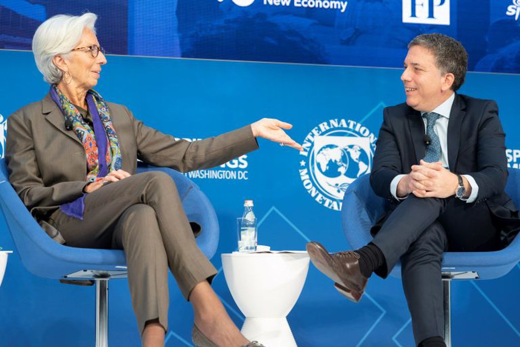 Christine Lagarde y junto al exministro de Hacienda, Nicolás Dujovne, predecesor de Hernán Lacunza. Crédito: EFE / EPA / Stephen Jaffe.
