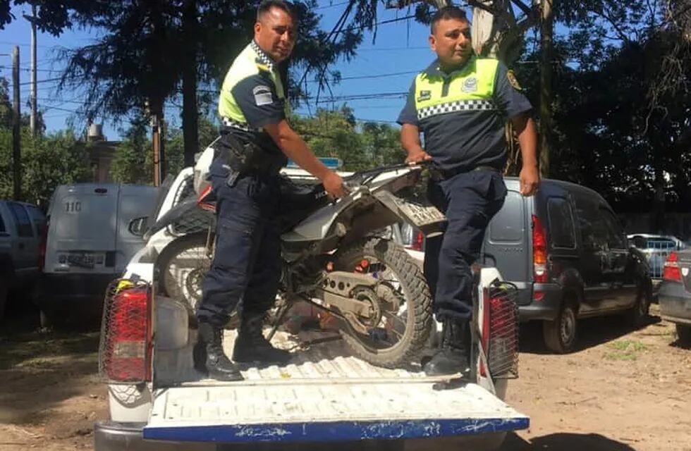 La policía encontró su moto, lo agradeció en Facebook y se volvió viral. (Facebook / Cony Wilde)