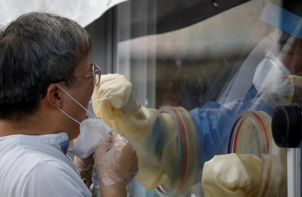 A man undergoes a coronavirus disease (COVID-19) test at a makeshift clinic in Seoul, South Korea, August 26, 2020.   REUTERS/Kim Hong-Ji