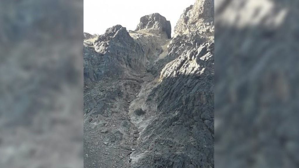 El hombre cayó desde 30 metros en un acantilado (lmneuquén)
