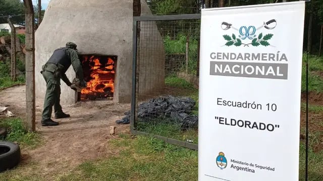 Efectivos de Gendarmería Nacional procedieron a incinerar más de seis toneladas de droga en Eldorado
