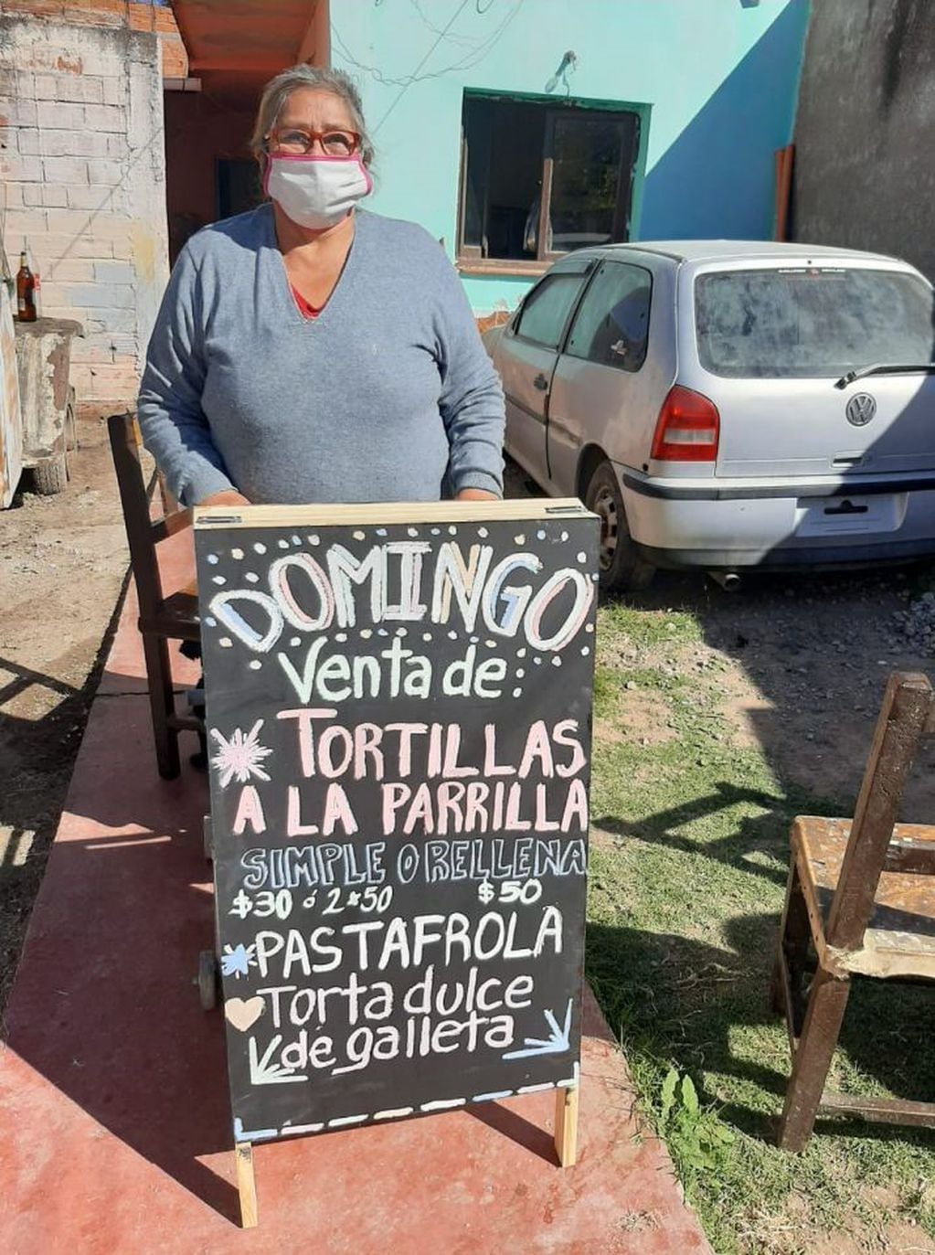 Abuelita vende tortillas a la parrilla (QPS)