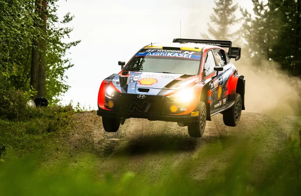 Tanak comanda la clasificación general del Rally de Finlandia.