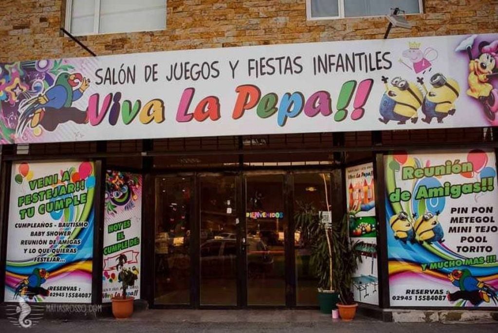 Viva La Pepa y su clásico cartel antes de transformarse para no desaparecer.