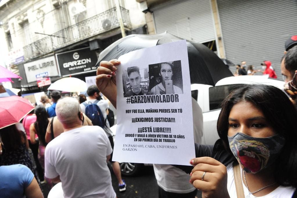 Marcha por la venezolana violada en Balvanera.