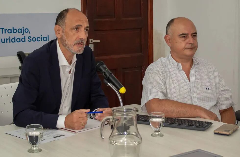 El subsecretario de Empleo, Eduardo Massot, encabezó la reunión junto al director regional del Ministerio de Trabajo en la capital, Juan Mario Quagliotti.