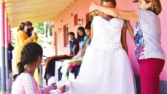 El Hogar de Niñas Betesda inicia una campaña solidaria de vestidos de fiesta / Foto: Marcelo Rodríguez