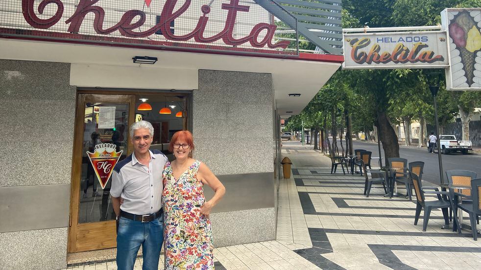 Graciela y Jorge son los encargados de seguir el legado familiar de los Buonasorte, creando los helados artesanales de Chelita.