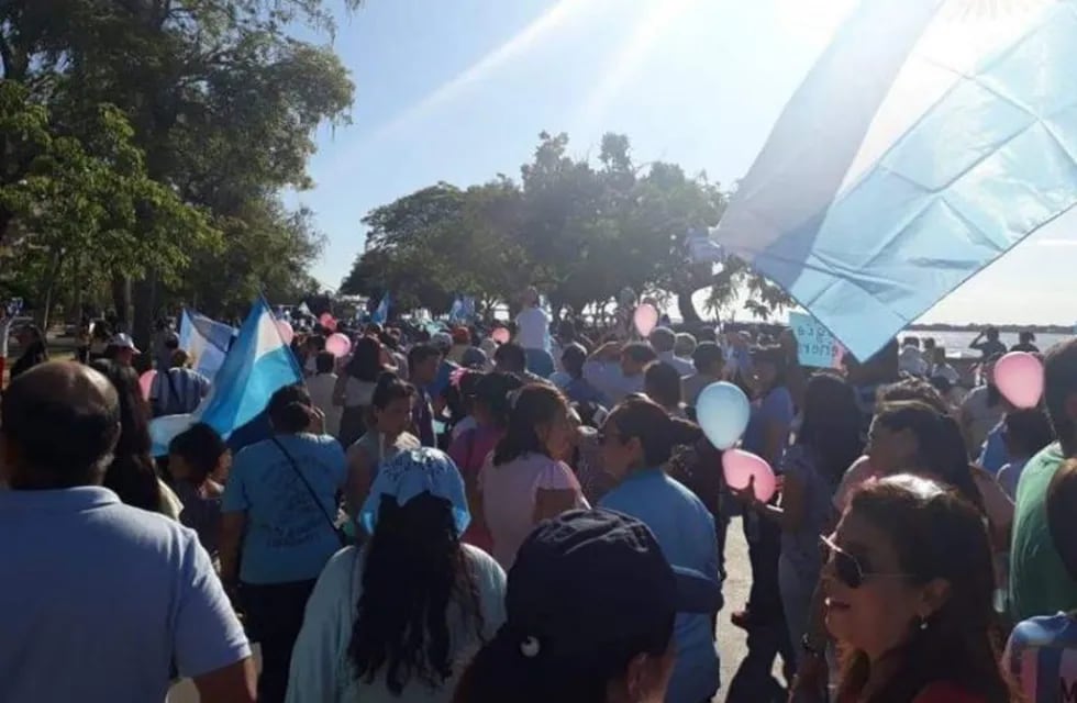 Marcha en contra de la ley de Educación Sexual Integral en Corrientes. (Foto: Época)