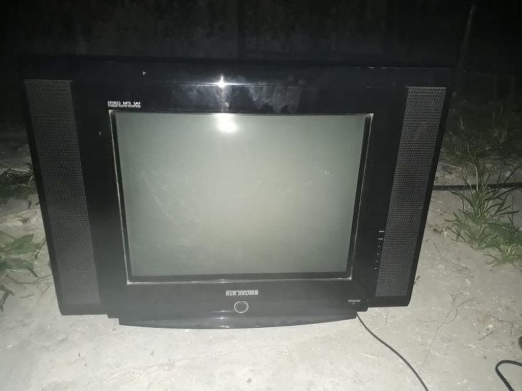 El ladrón se llevó dos televisores.
