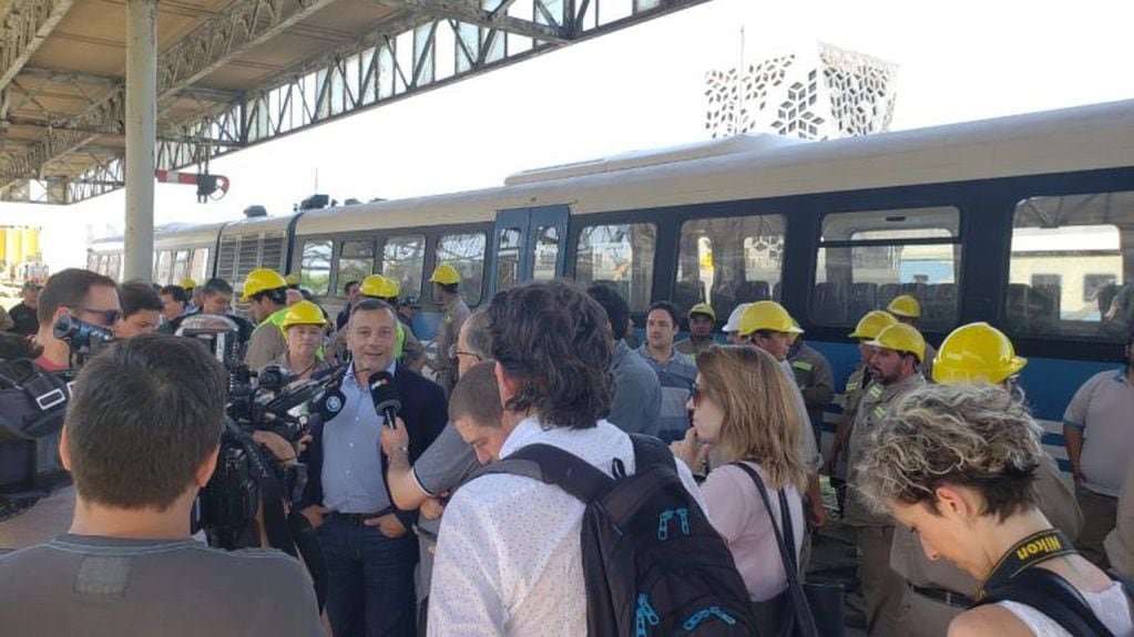 Se llevó a cabo este viernes "la prueba de vía" del Ferrourbano entre las estaciones de Alta Córdoba y Mitre.