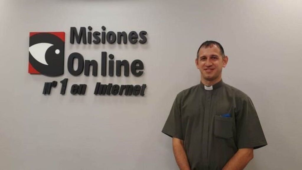 Sacerdote Miguel Angel Moura de la diócesis de Posadas, en la promoción de la peregrinación de la Virgen de Loreto.