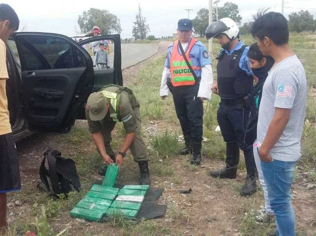 Gendarmería secuestró 11 ladrillos de cocaína